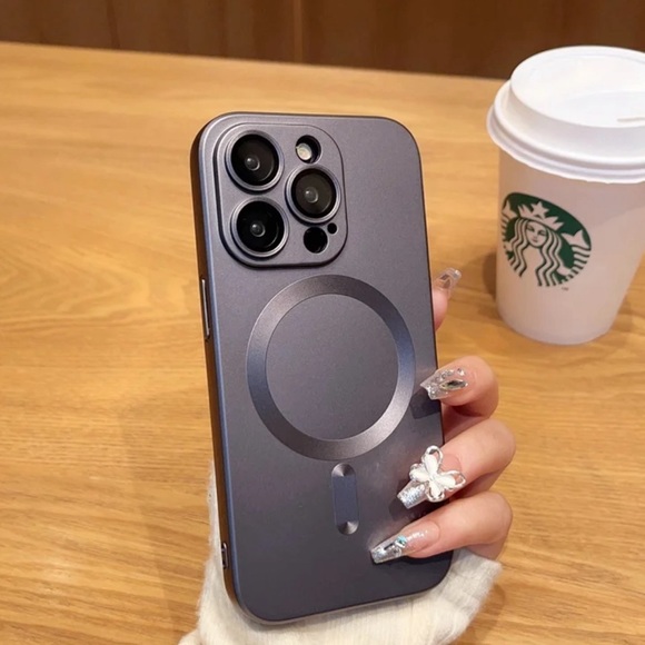 Magnetic Wireless Phone Case - Picture 6 of 8